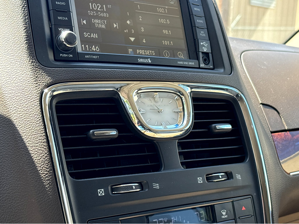 Used 2015 Chrysler Town & Country Touring w/ Driver Convenience Group FWD image 6