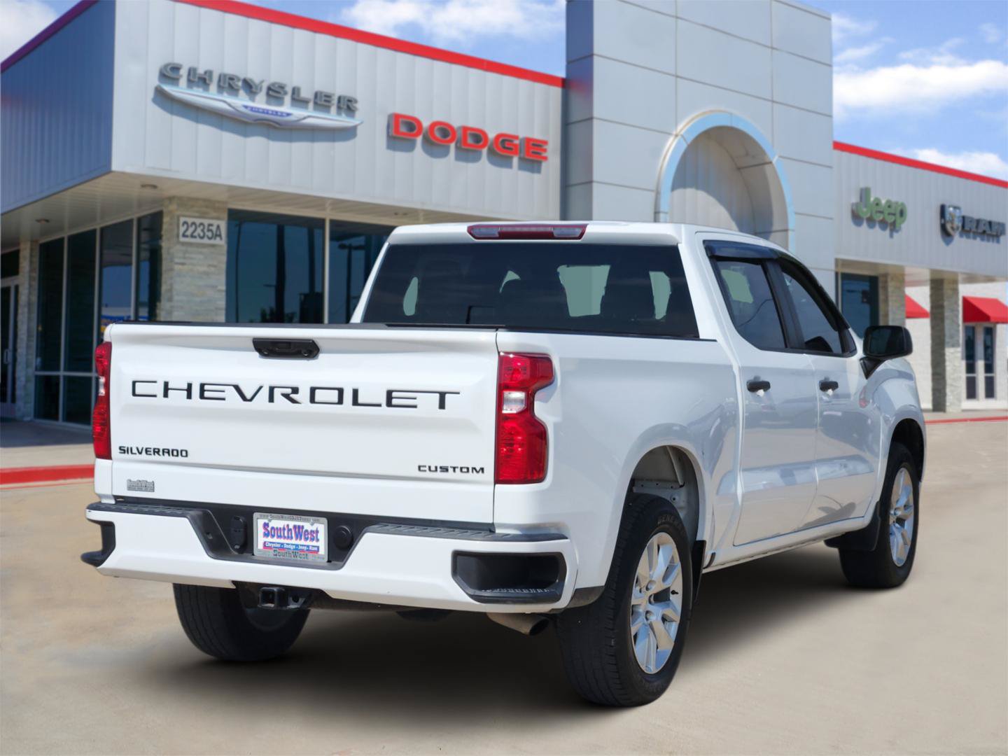 Used 2023 Chevrolet Silverado 1500 Custom RWD image 5