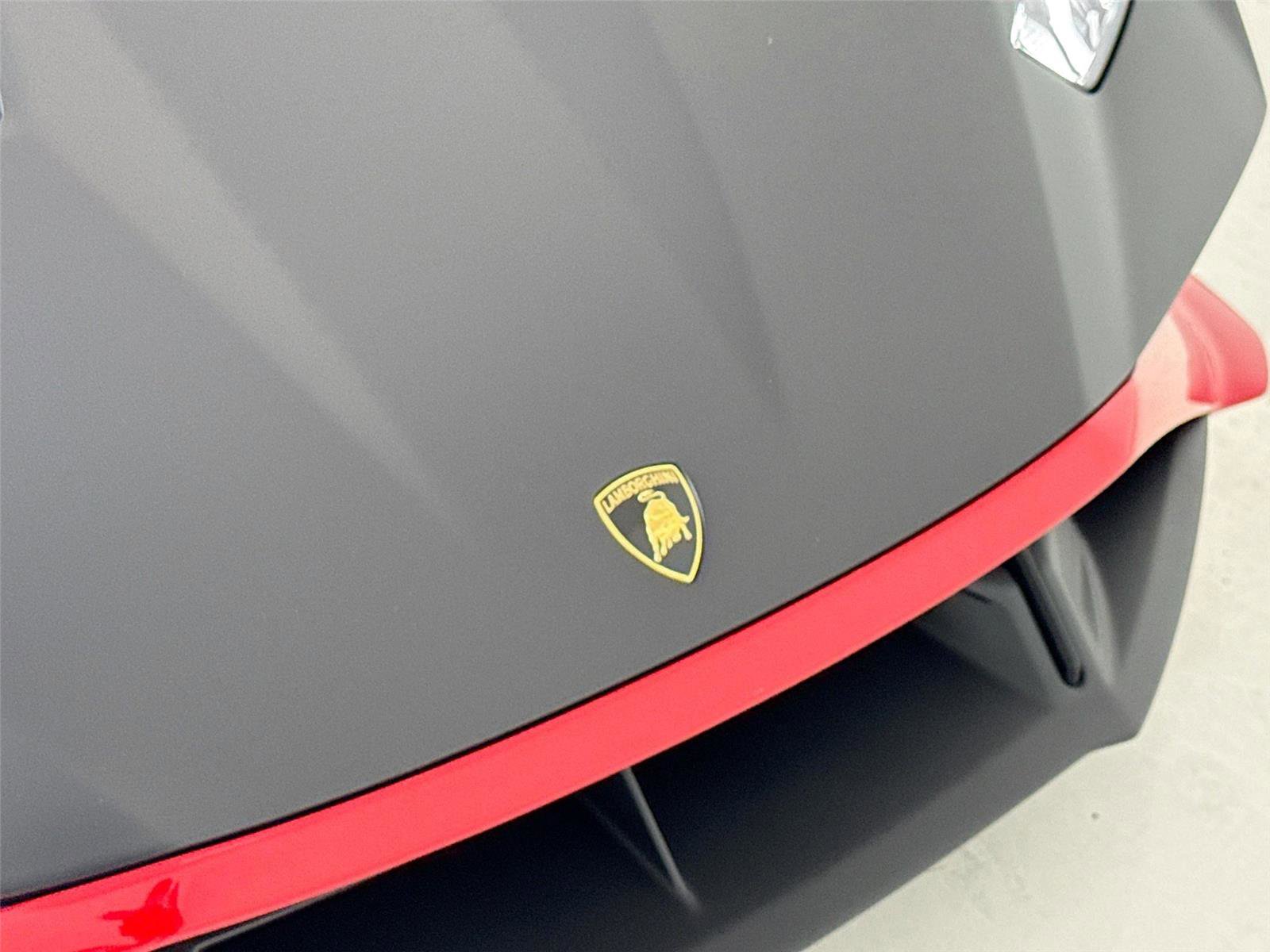 Used 2022 Lamborghini Huracan STO RWD image 34