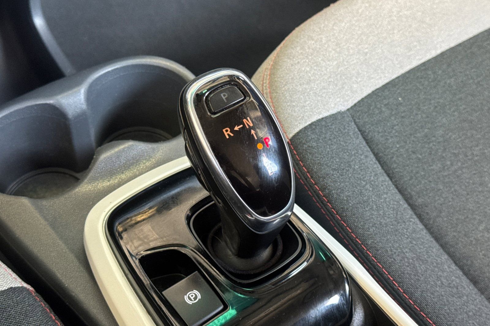Used 2017 Chevrolet Bolt LT FWD image 32