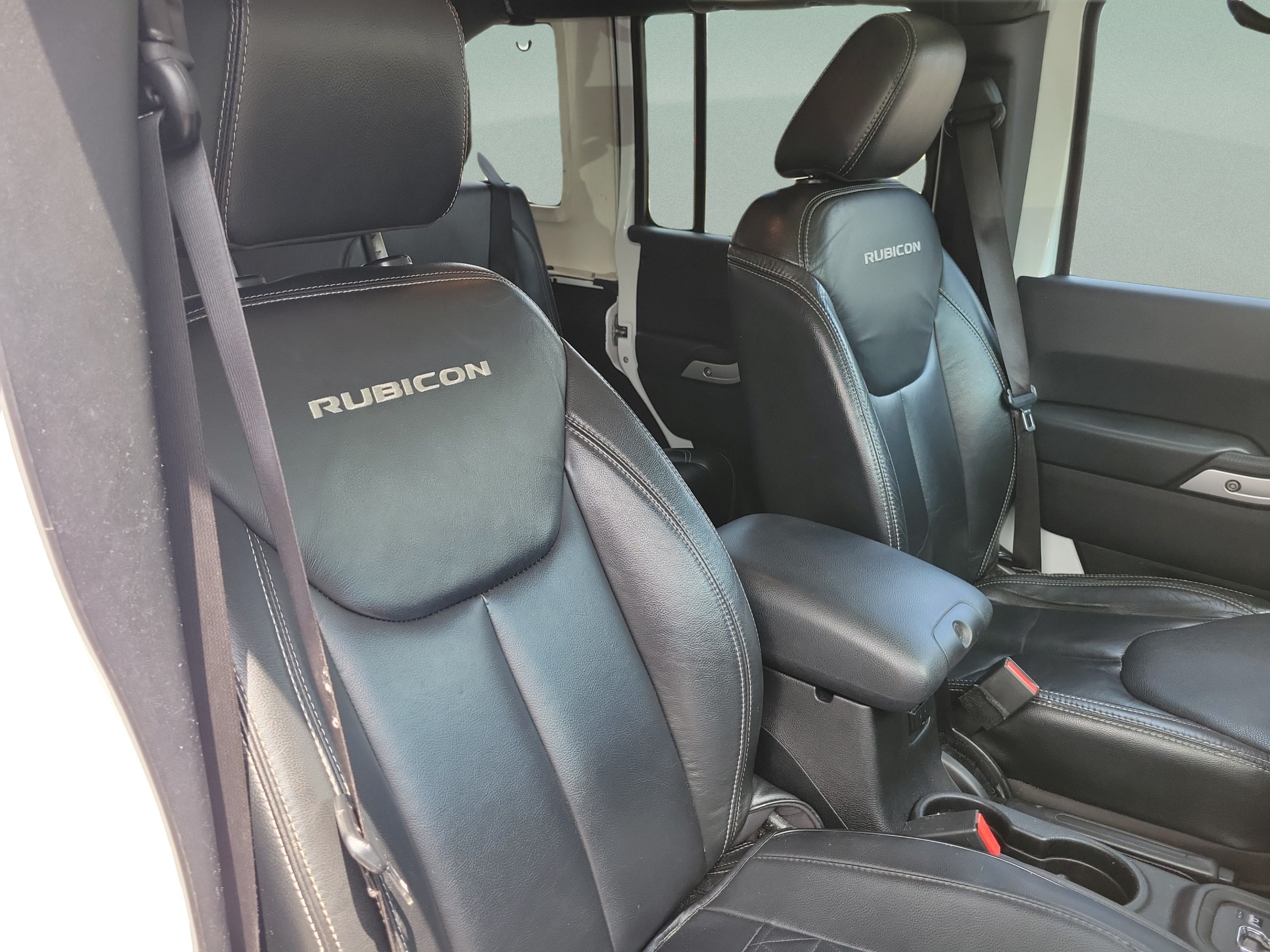 Used 2014 Jeep Wrangler Unlimited Rubicon w/ Connectivity Group AWD/4WD image 18