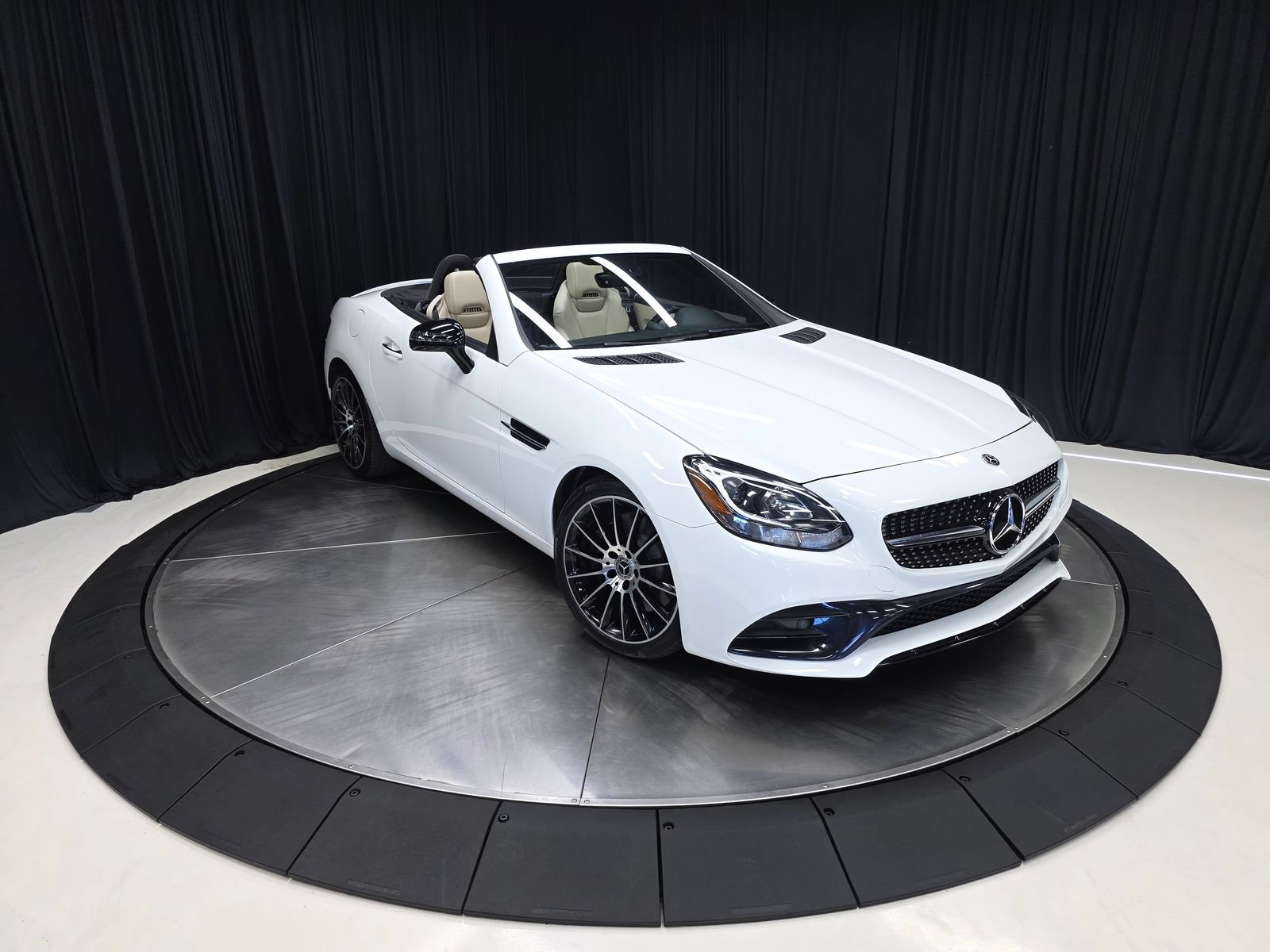 Used 2019 Mercedes-Benz SLC 300 image 17
