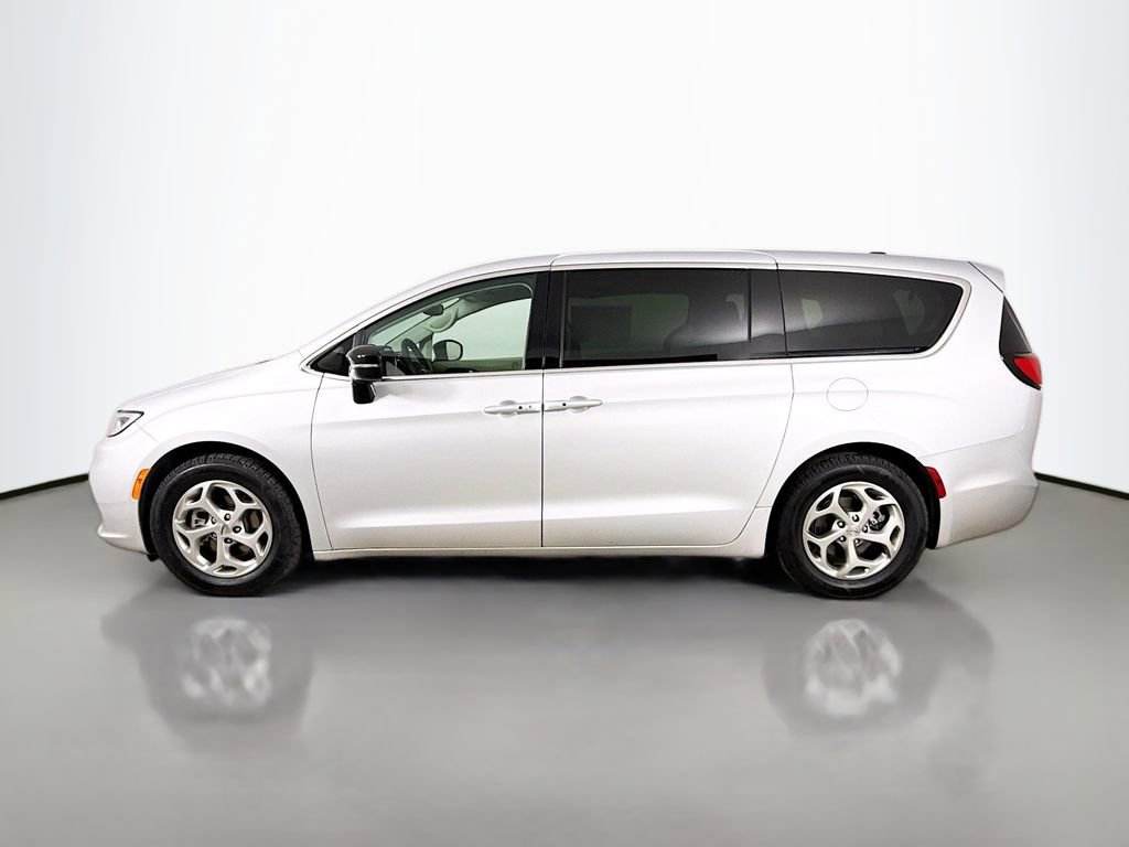 Used 2024 Chrysler Pacifica Limited image 4