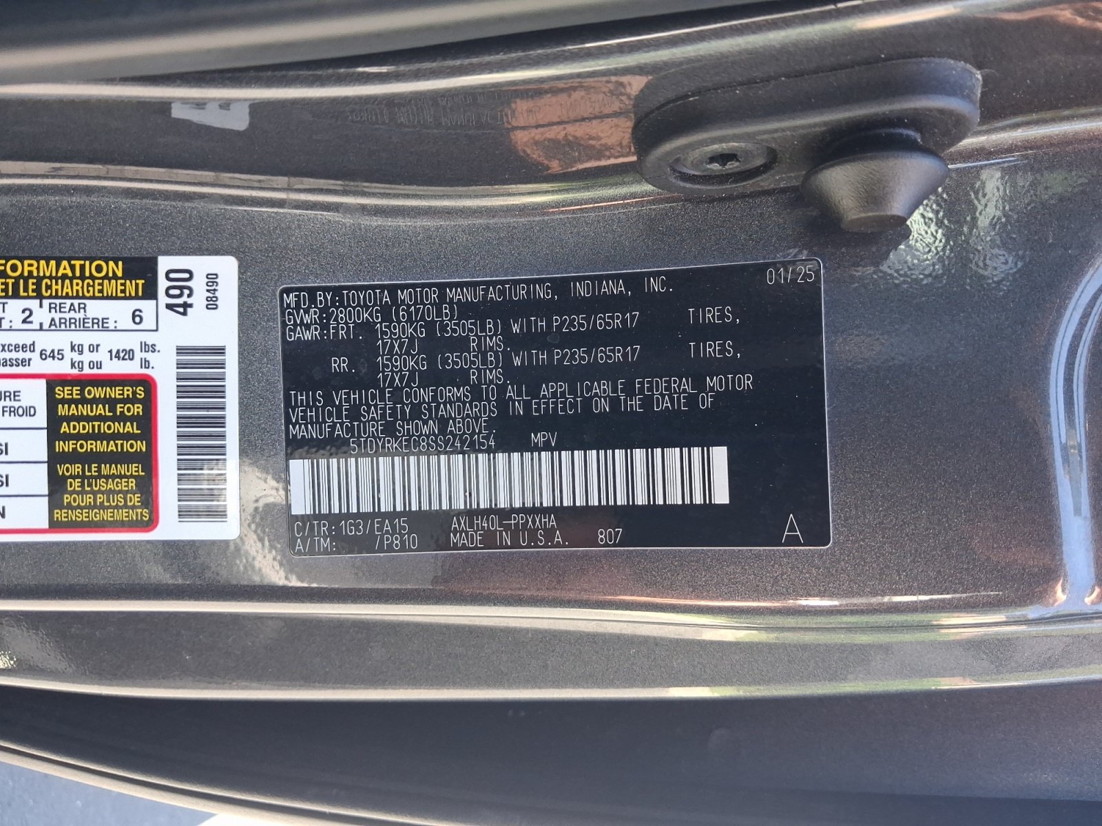 Certified 2025 Toyota Sienna XLE FWD image 32
