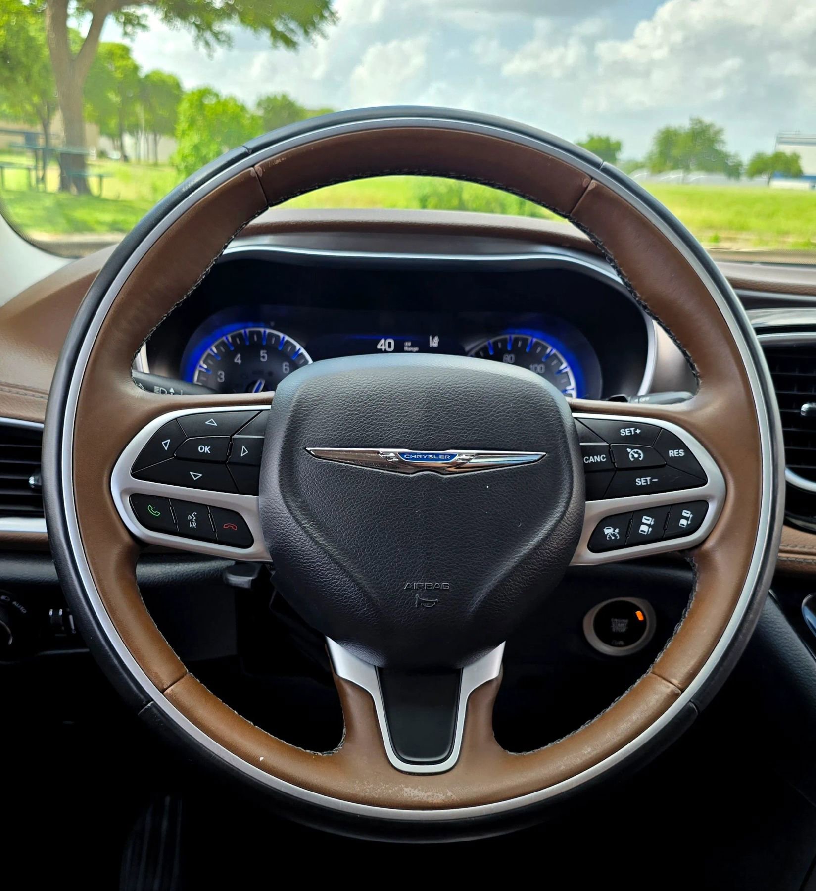 Used 2017 Chrysler Pacifica Limited FWD image 24