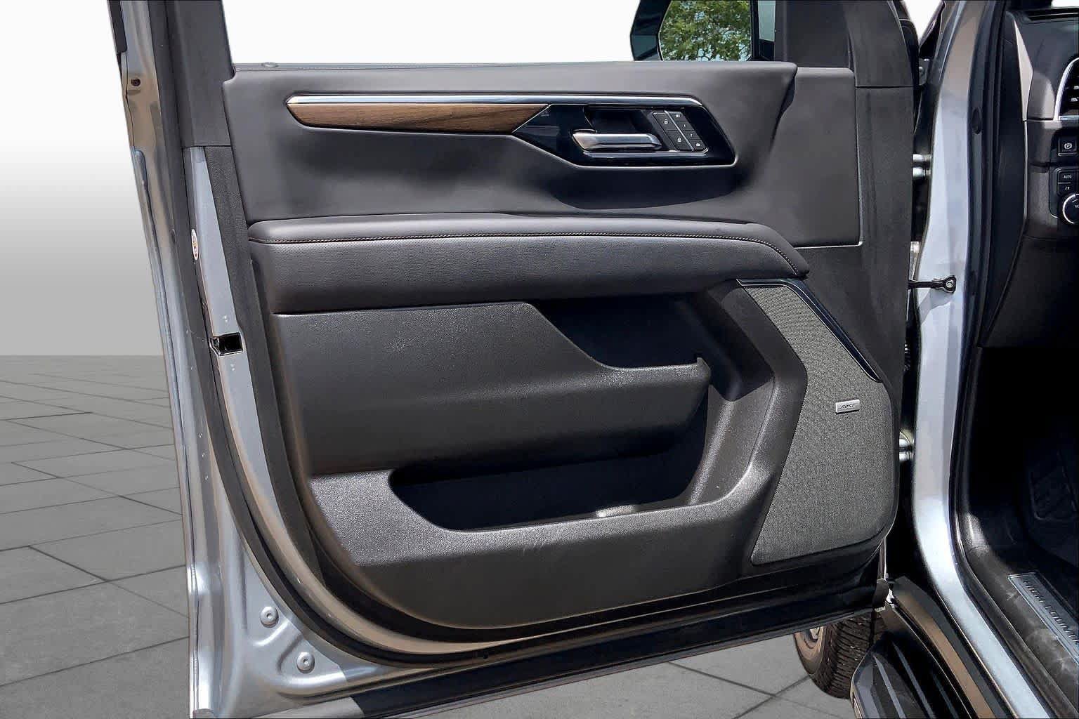 Used 2025 Chevrolet Tahoe High Country AWD/4WD image 42
