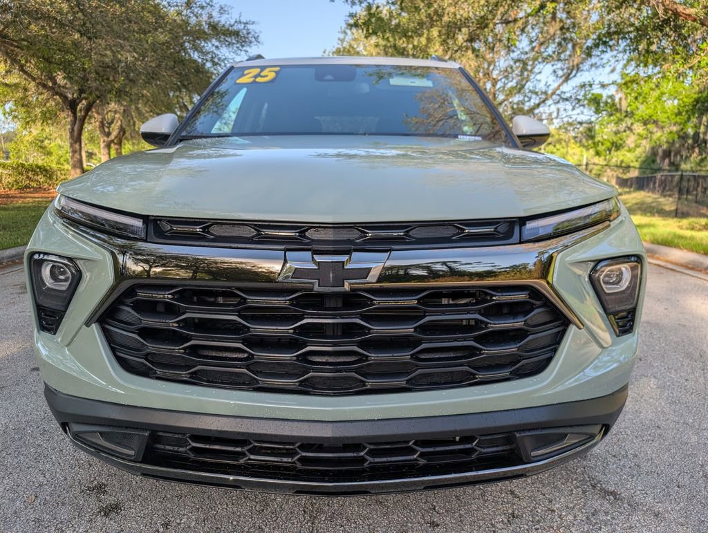 Used 2025 Chevrolet TrailBlazer ACTIV w/ Driver Confidence Package FWD image 2