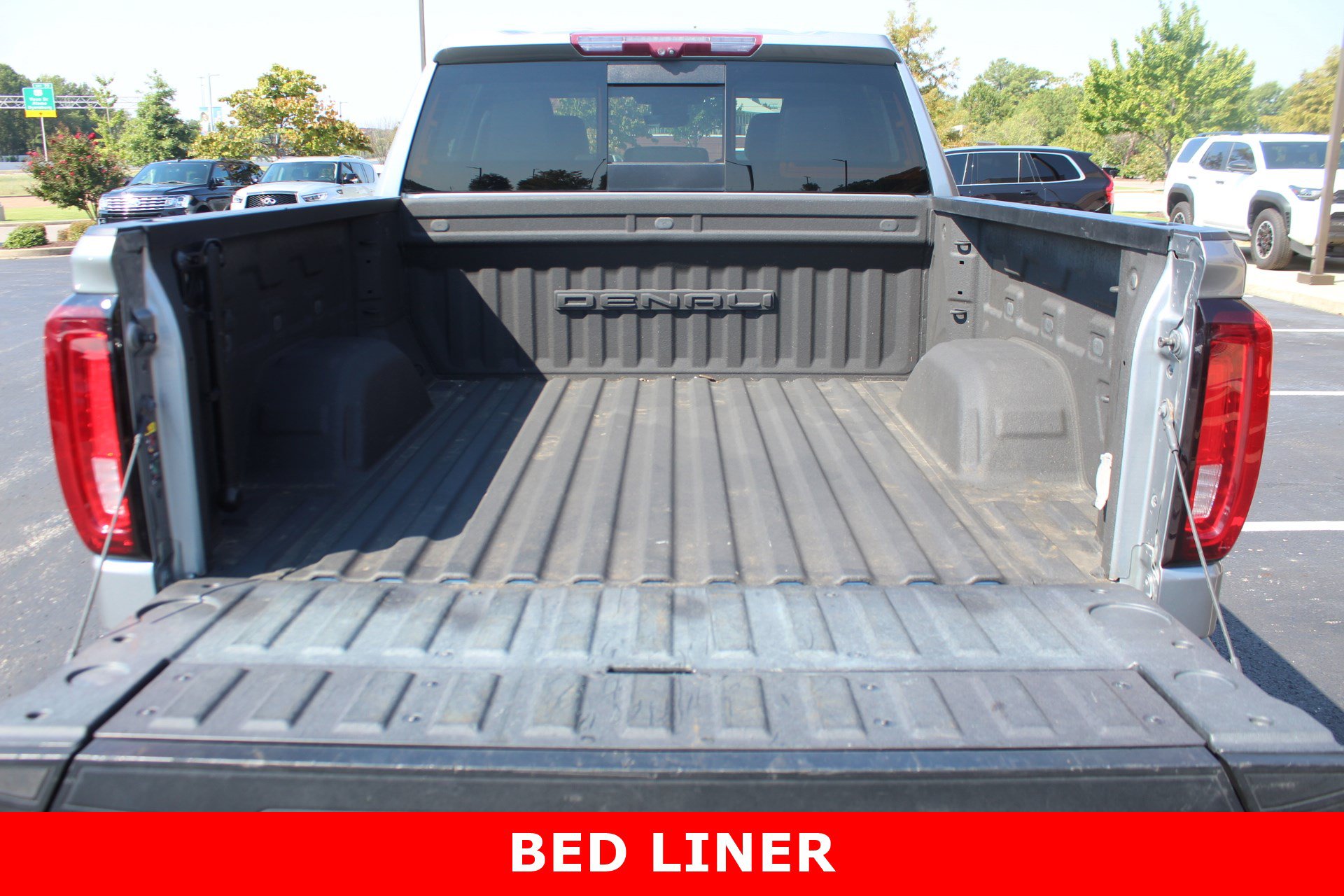 Used 2023 GMC Sierra 1500 Denali w/ Technology Package AWD/4WD image 8