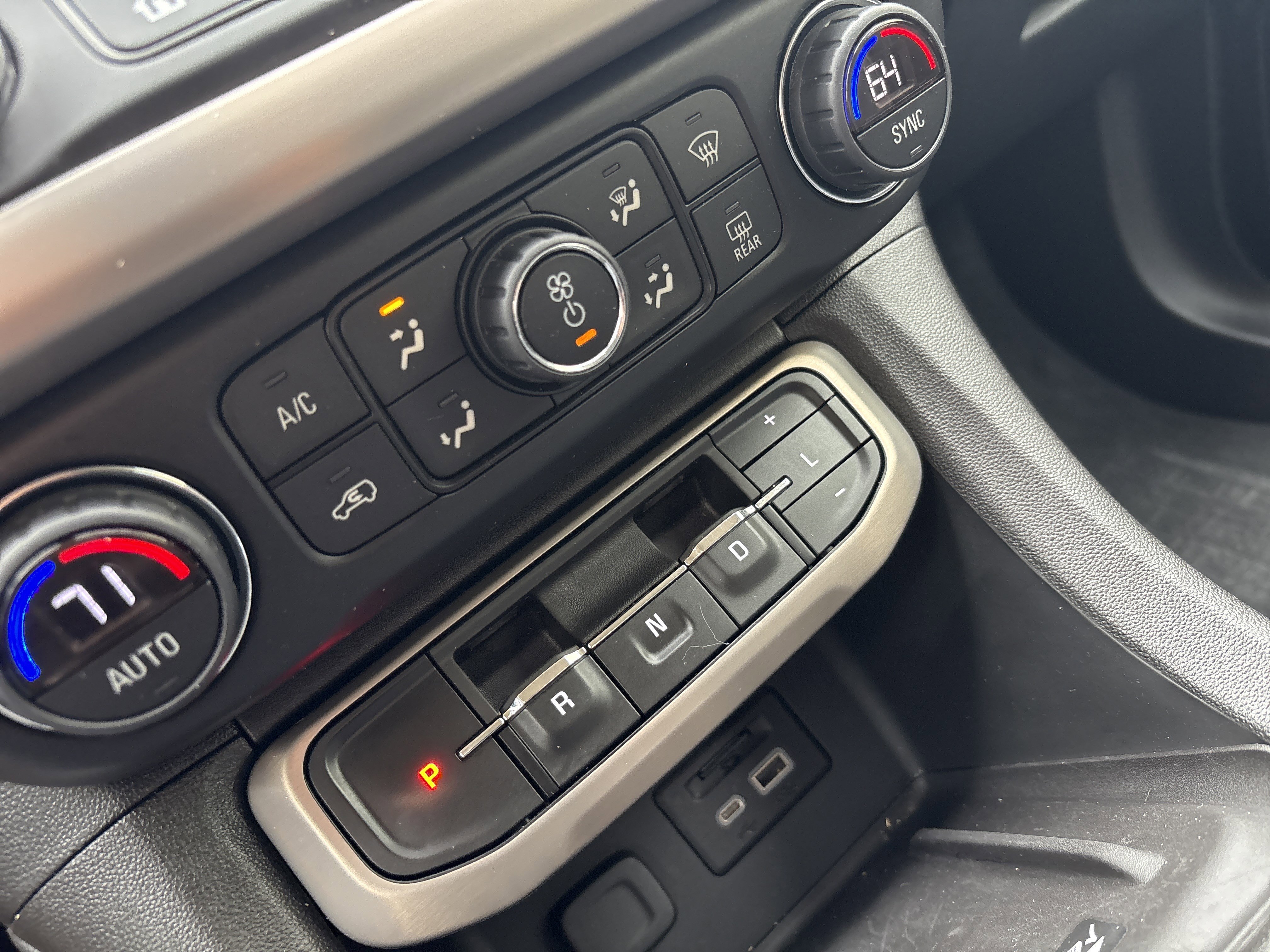 Used 2021 GMC Acadia Denali w/ Denali Technology Package image 26