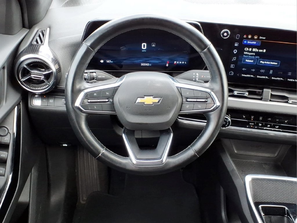 Used 2025 Chevrolet Equinox LT w/ Safety and Technology Package FWD image 12