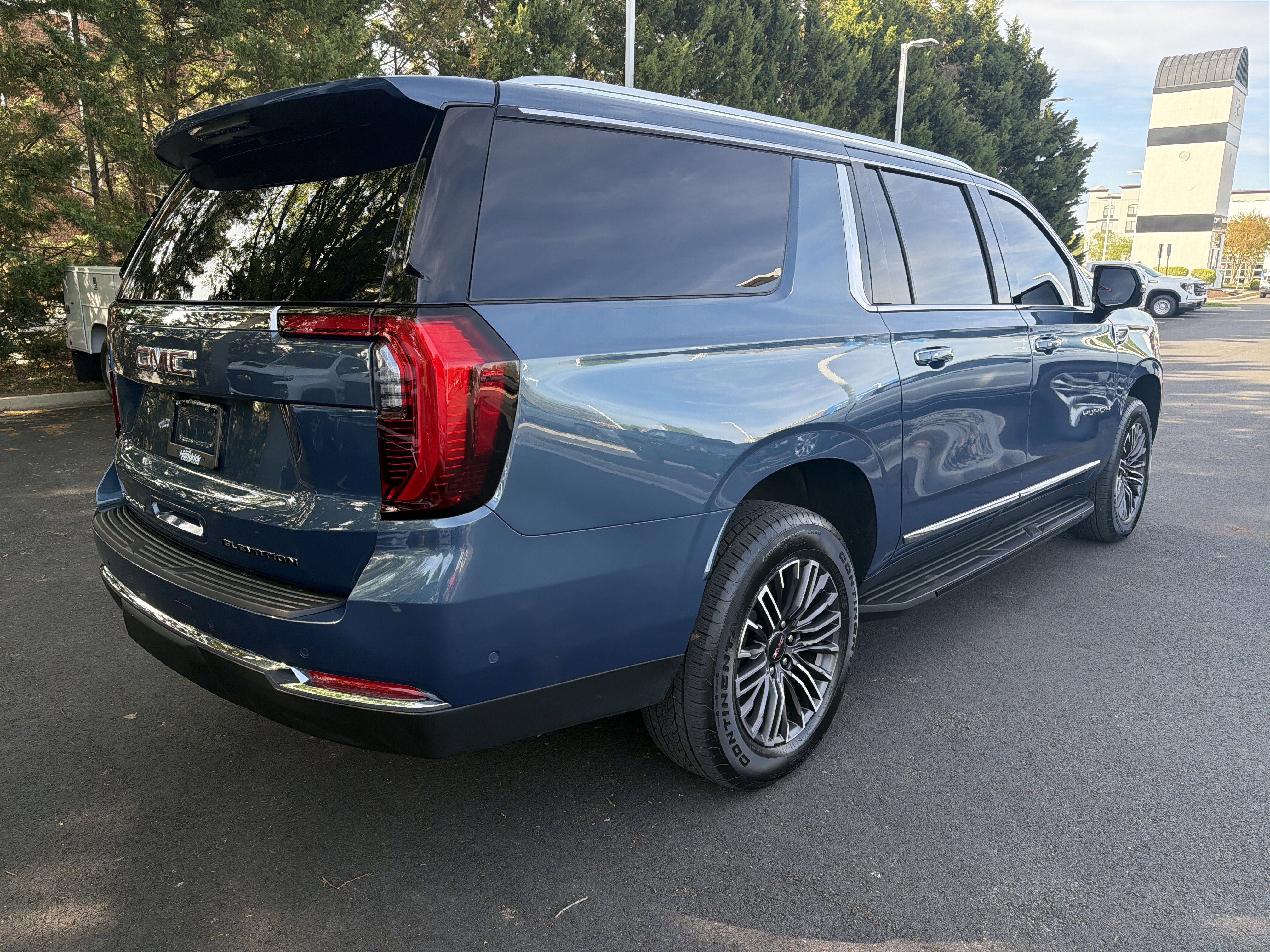 Used 2026 GMC Yukon XL Elevation image 10
