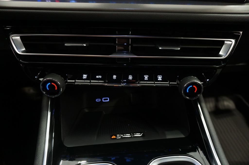 New 2026 Chevrolet Traverse LT w/ Driver Confidence Package image 15
