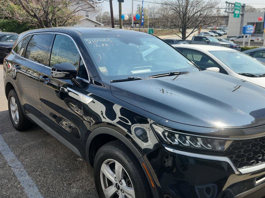 Used 2022 Kia Sorento LX image 2