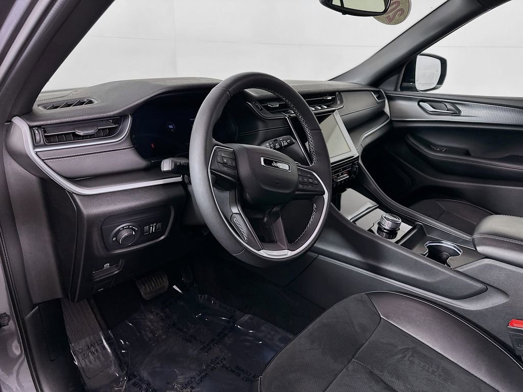 Certified 2024 Jeep Grand Cherokee Altitude image 17