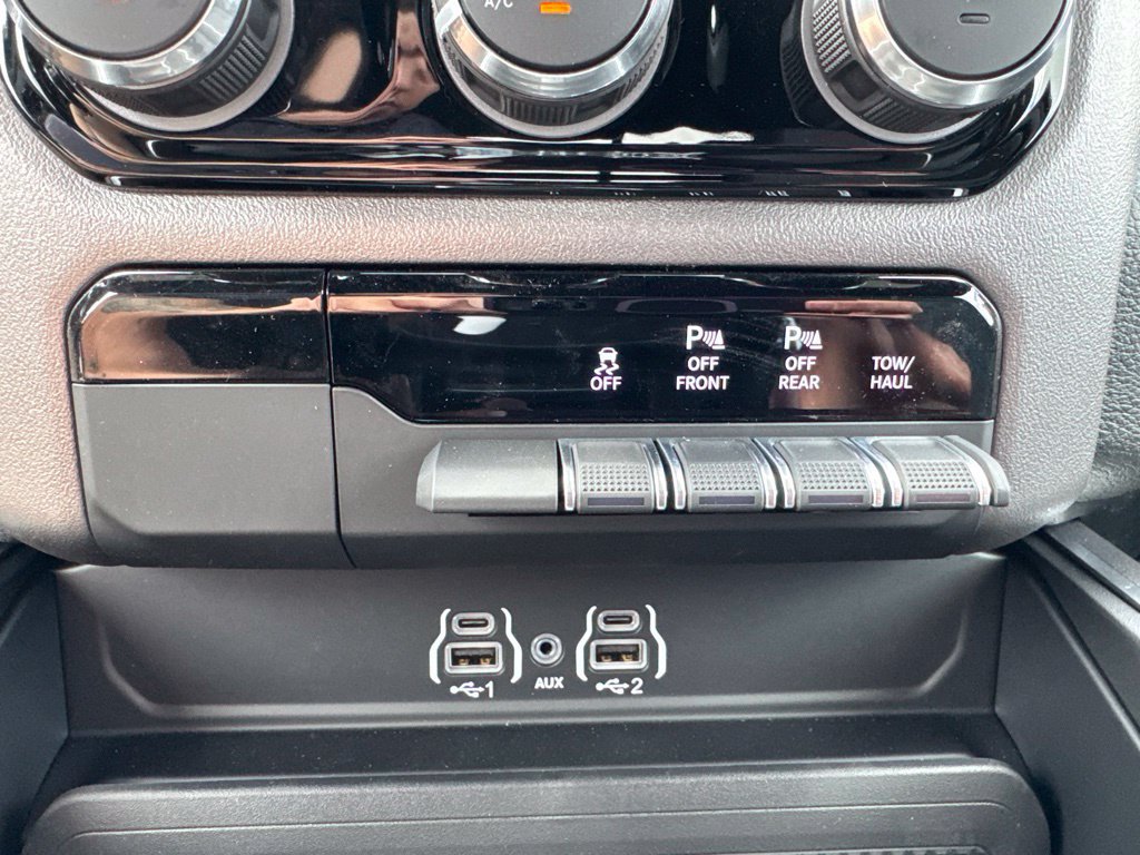 New 2026 RAM 1500 Express AWD/4WD image 16