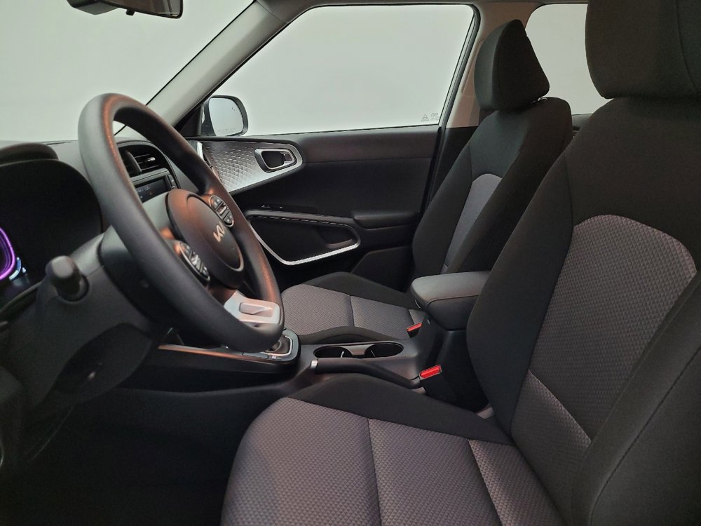 Used 2025 Kia Soul LX image 17