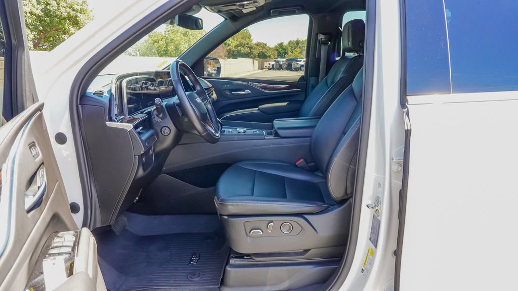 Certified 2021 Cadillac Escalade ESV Luxury RWD image 13