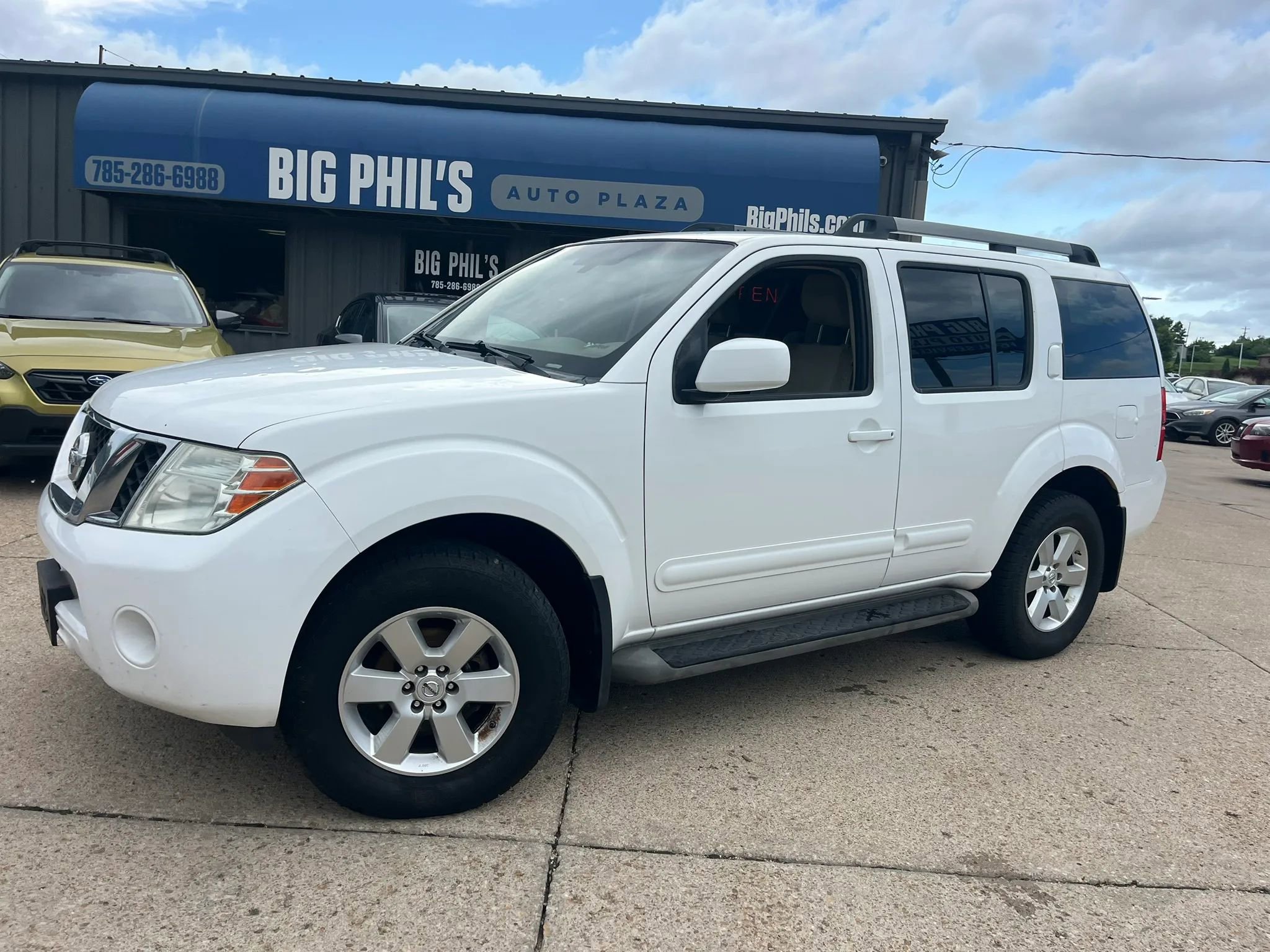 Used 2012 Nissan Pathfinder SV AWD/4WD image 1
