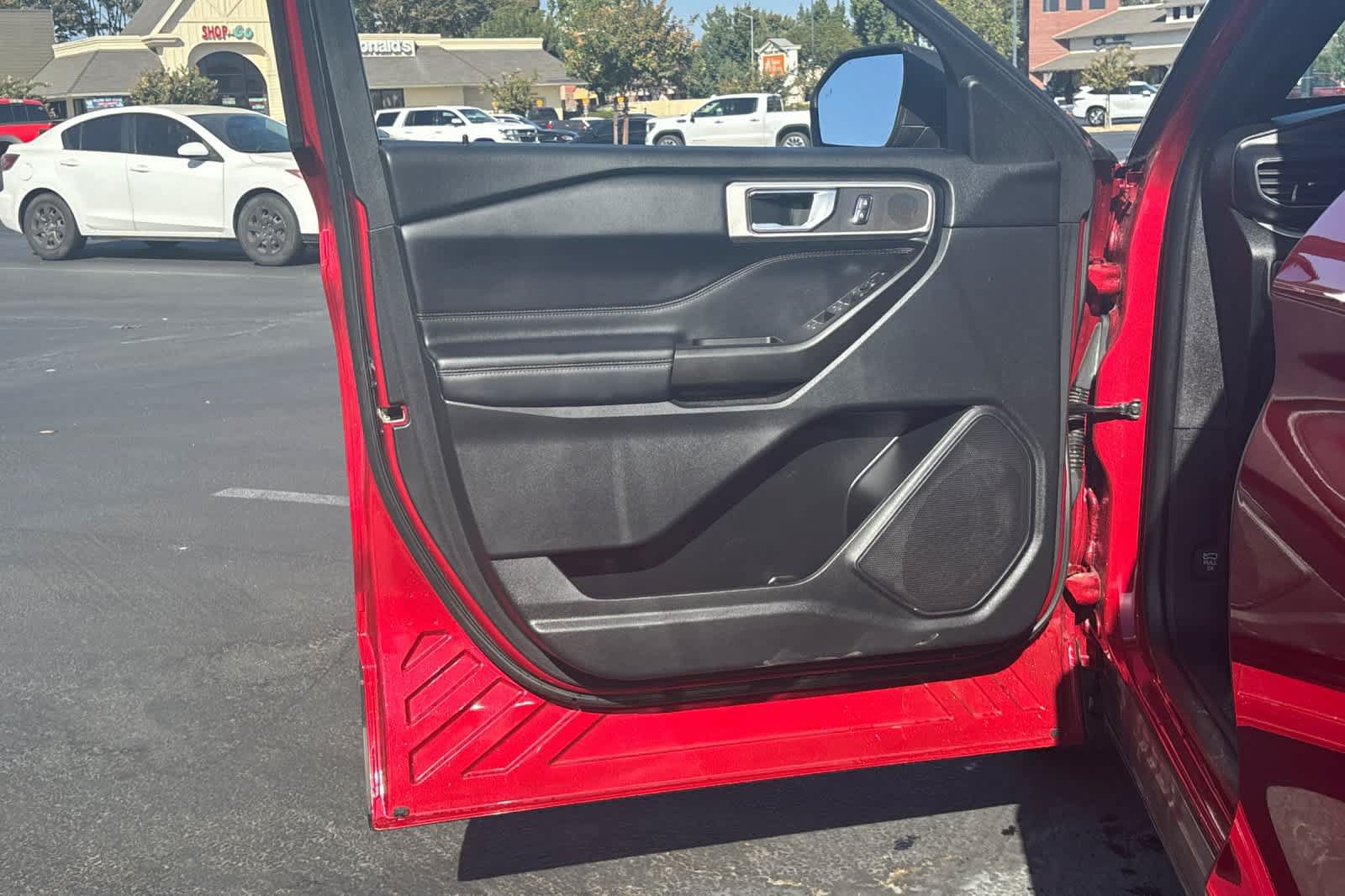 Used 2020 Ford Explorer XLT w/ Equipment Group 202A RWD image 15