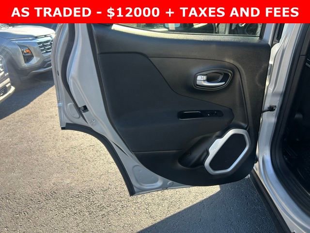 Used 2018 Jeep Renegade Latitude w/ Cold Weather Group image 13