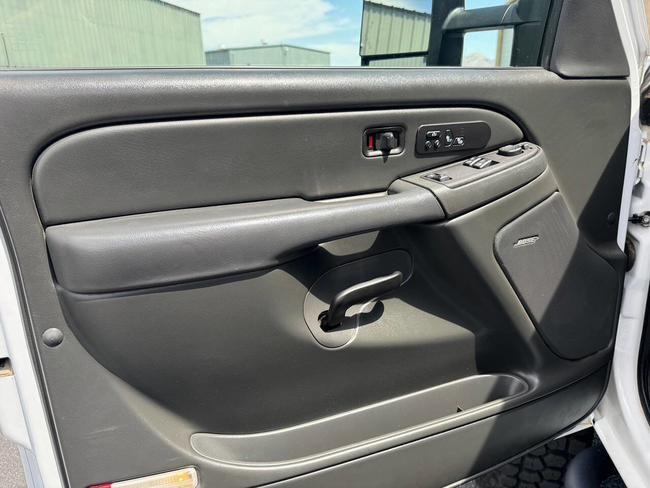 Used 2006 Chevrolet Silverado 2500 W/T w/ Skid Plate Package AWD/4WD image 40