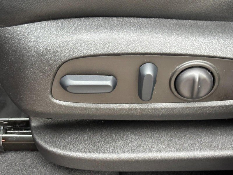 Used 2023 GMC Terrain SLT w/ Tech Package AWD/4WD image 16