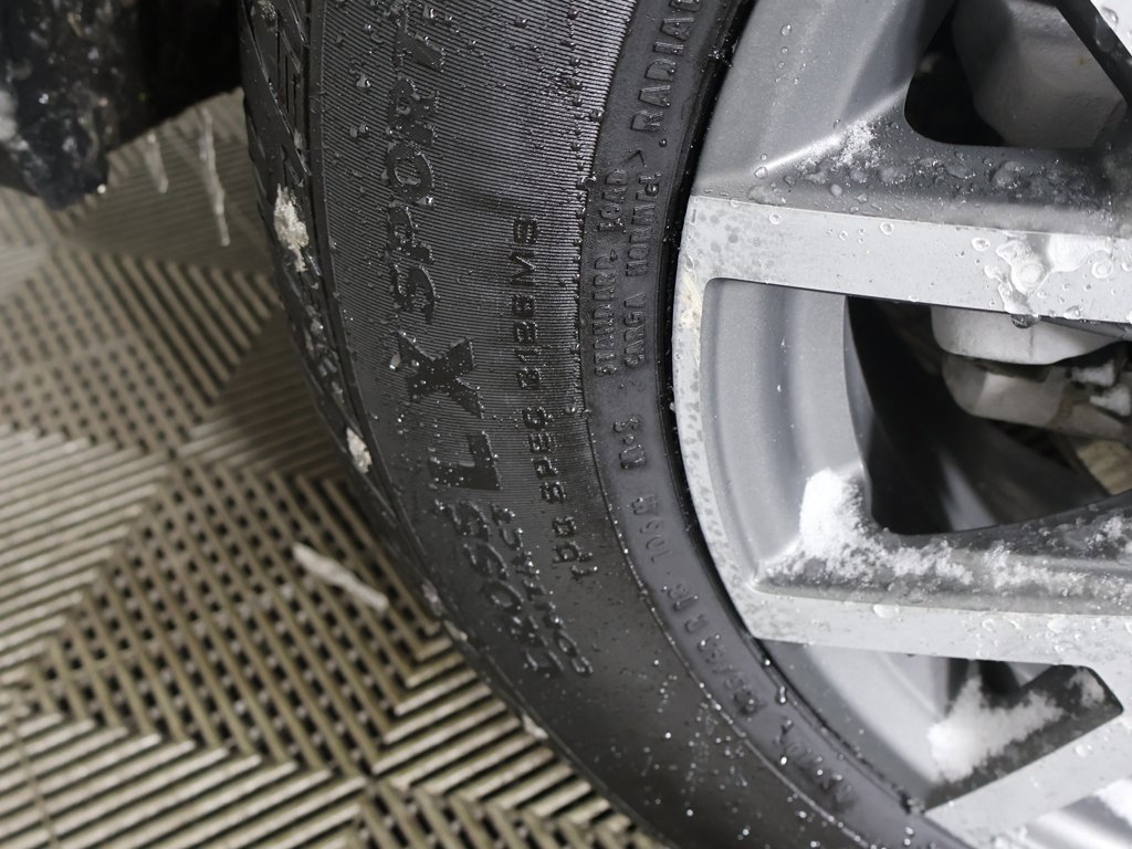 Used 2023 GMC Acadia SLE w/ Driver Convenience Package image 23