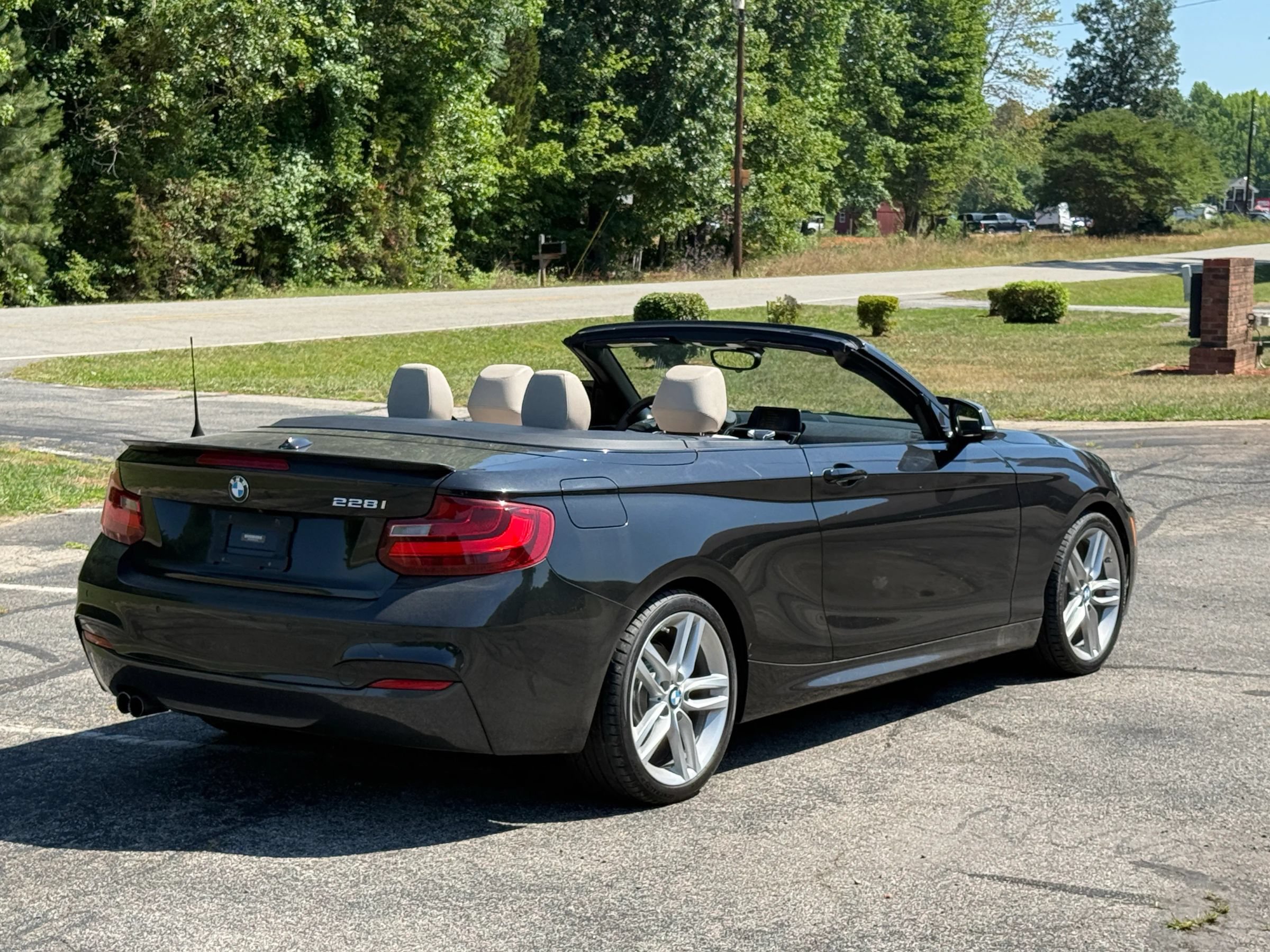 Used 2016 BMW 228i Convertible RWD image 4