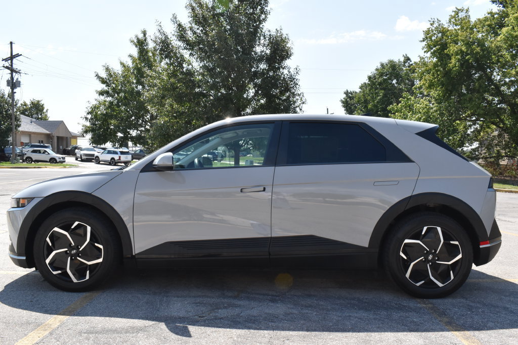 Used 2024 Hyundai Ioniq 5 SEL AWD/4WD image 5