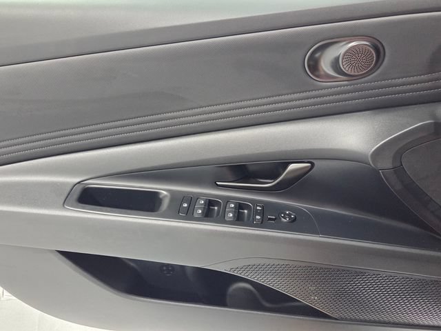 Used 2025 Hyundai Elantra Sport FWD image 27