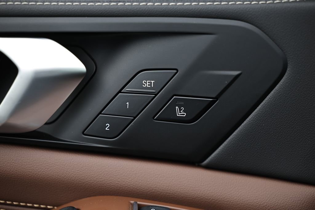 New 2026 BMW X5 xDrive50e w/ M Sport Package image 17