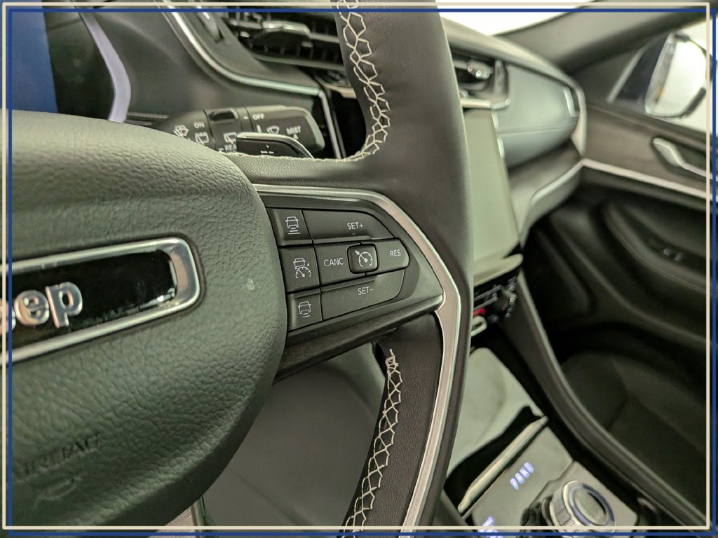 Certified 2025 Jeep Grand Cherokee Limited AWD/4WD image 23
