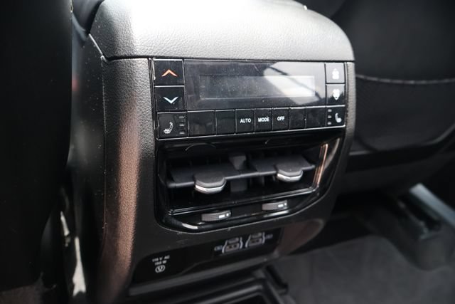 Used 2022 Jeep Grand Cherokee L Limited AWD/4WD image 9