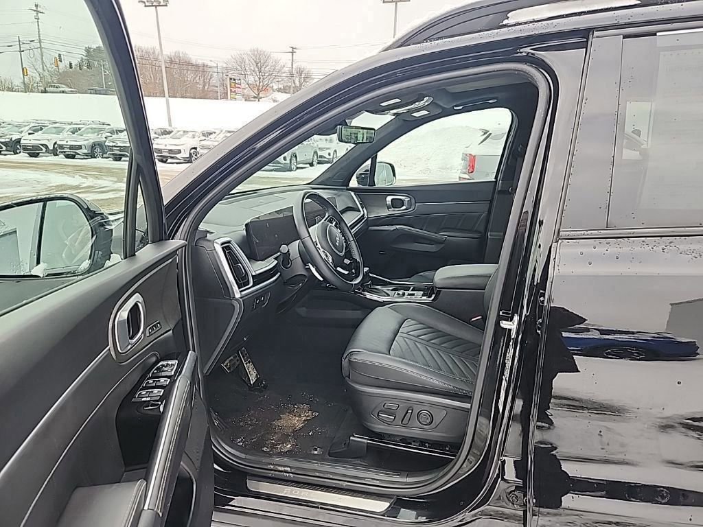 Used 2025 Kia Sorento SX Prestige image 9