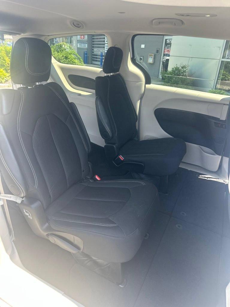 Used 2024 Chrysler Voyager LX FWD image 7