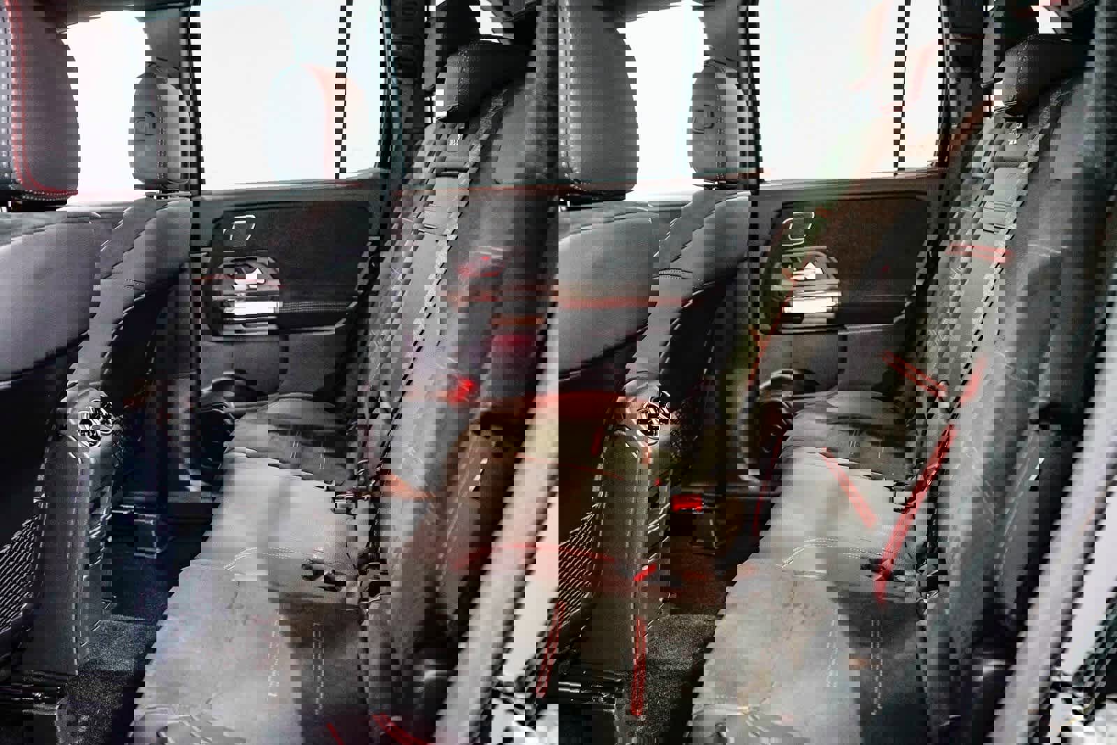 Used 2025 Mercedes-Benz GLB 250 image 17