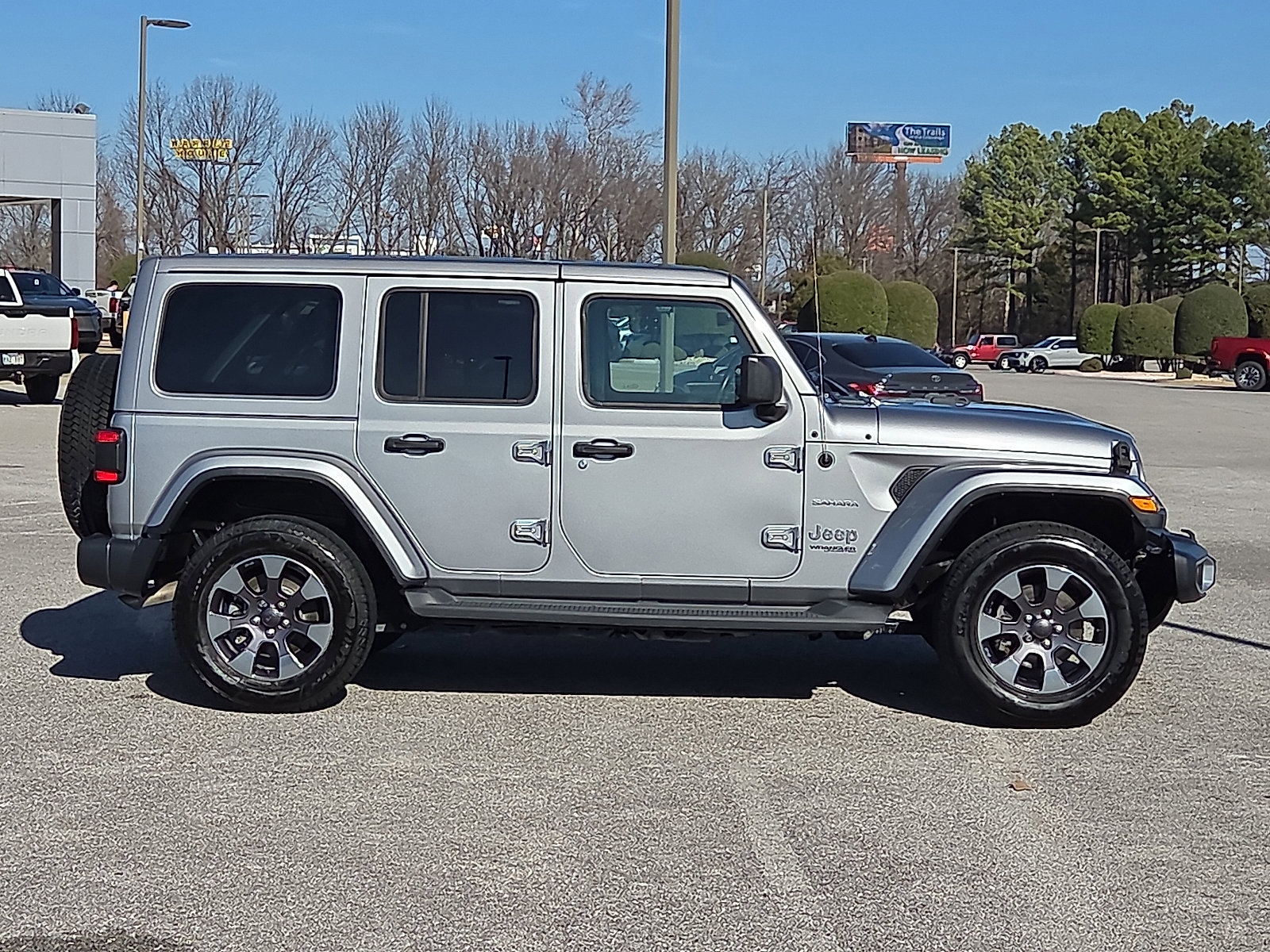 Used 2018 Jeep Wrangler Unlimited Sahara image 6