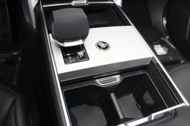 New 2026 Land Rover Range Rover Long Wheelbase SE image 15