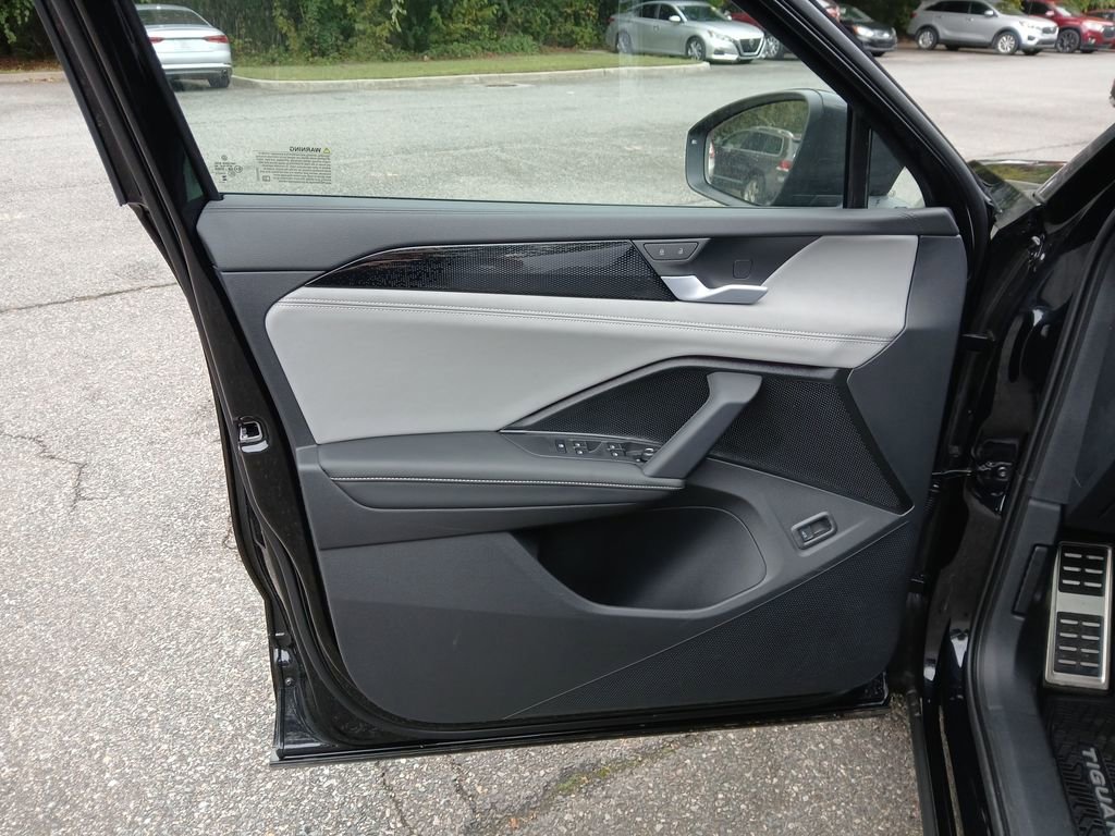 New 2026 Volkswagen Tiguan SE R-Line image 10