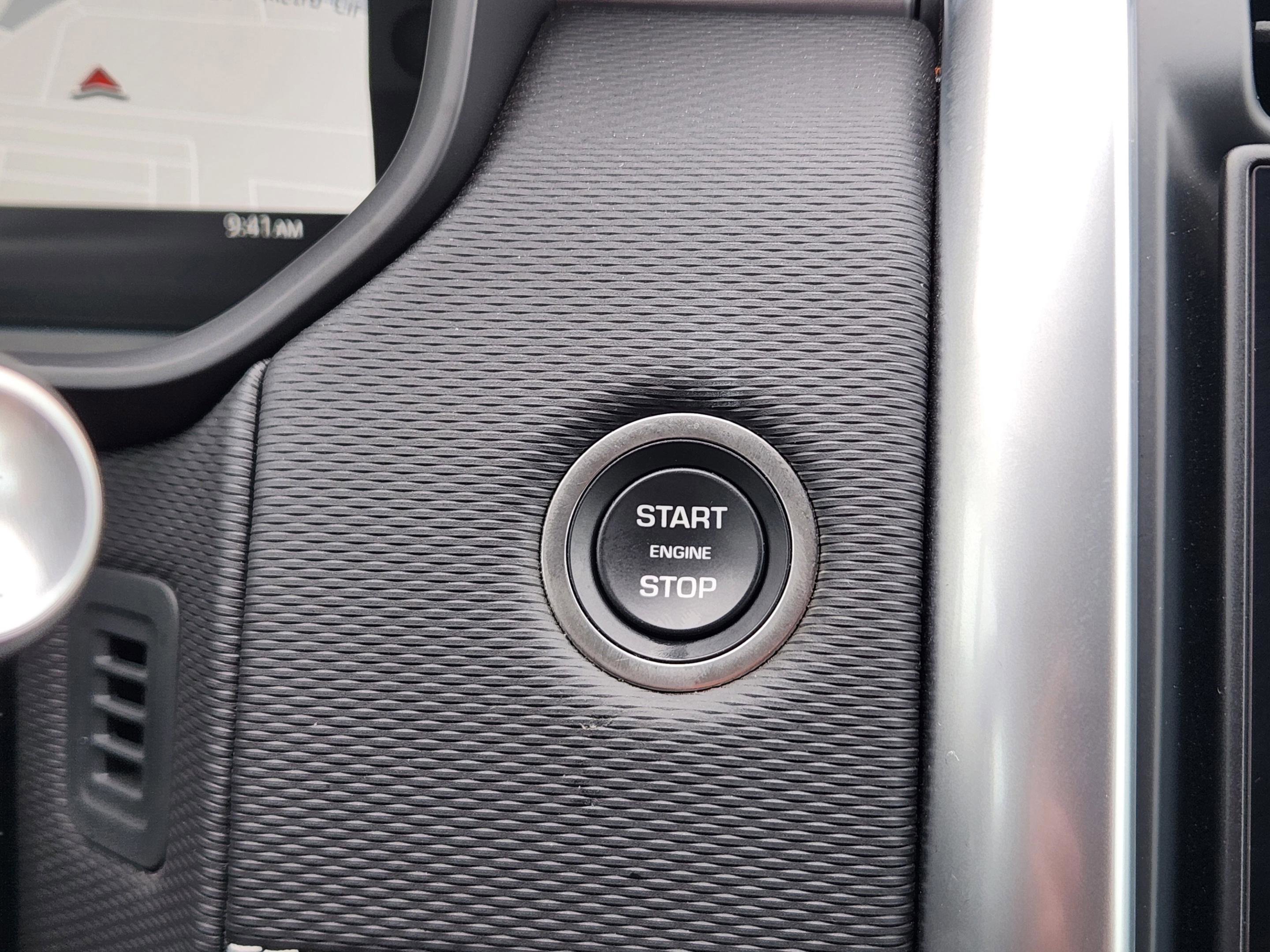 Used 2025 Land Rover Discovery Dynamic SE AWD/4WD image 15