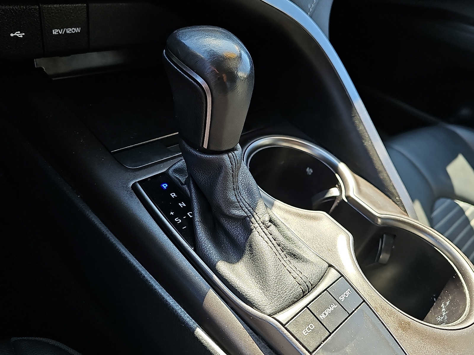 Used 2024 Toyota Camry SE FWD image 14