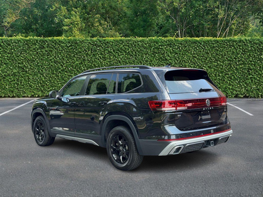 Used 2025 Volkswagen Atlas Peak Edition SE AWD/4WD image 6