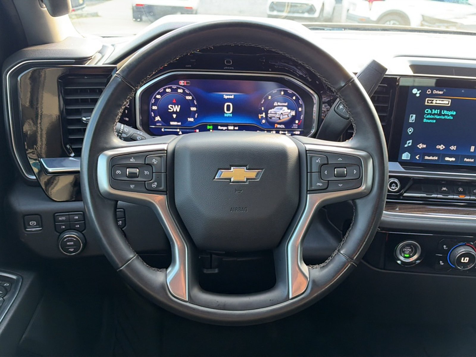 Used 2024 Chevrolet Silverado 1500 LT w/ Z71 Off-Road Package AWD/4WD image 2