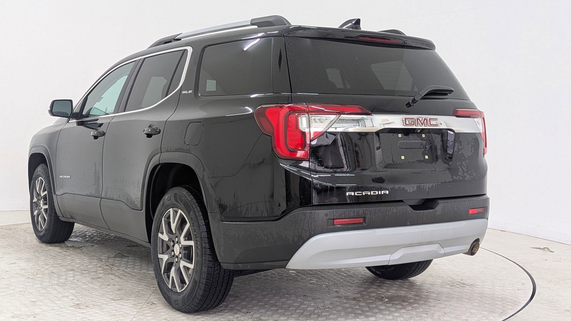 Used 2020 GMC Acadia SLE w/ Driver Convenience Package image 3