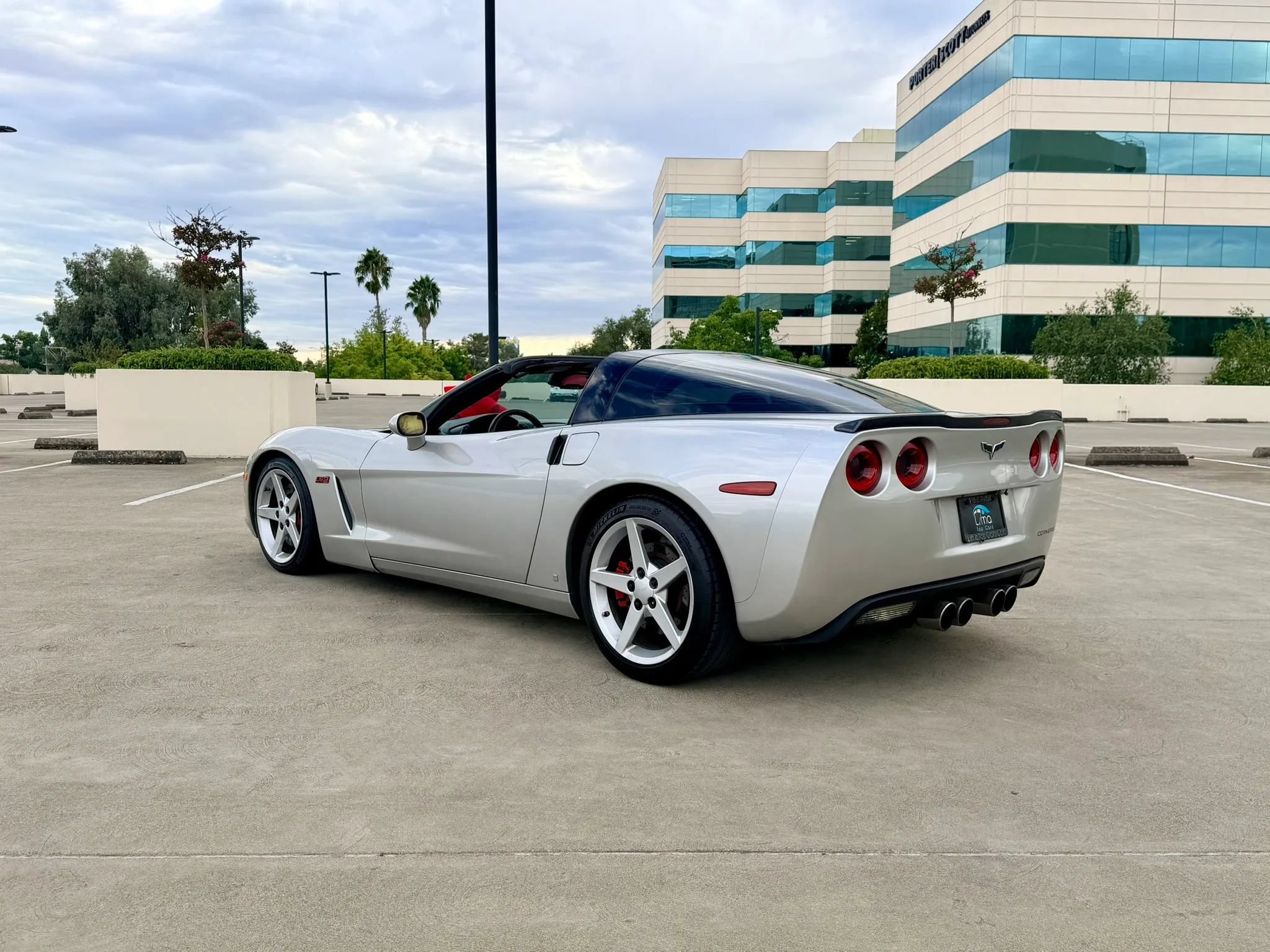 Used 2007 Chevrolet Corvette Coupe w/ Preferred Equipment Group RWD image 8