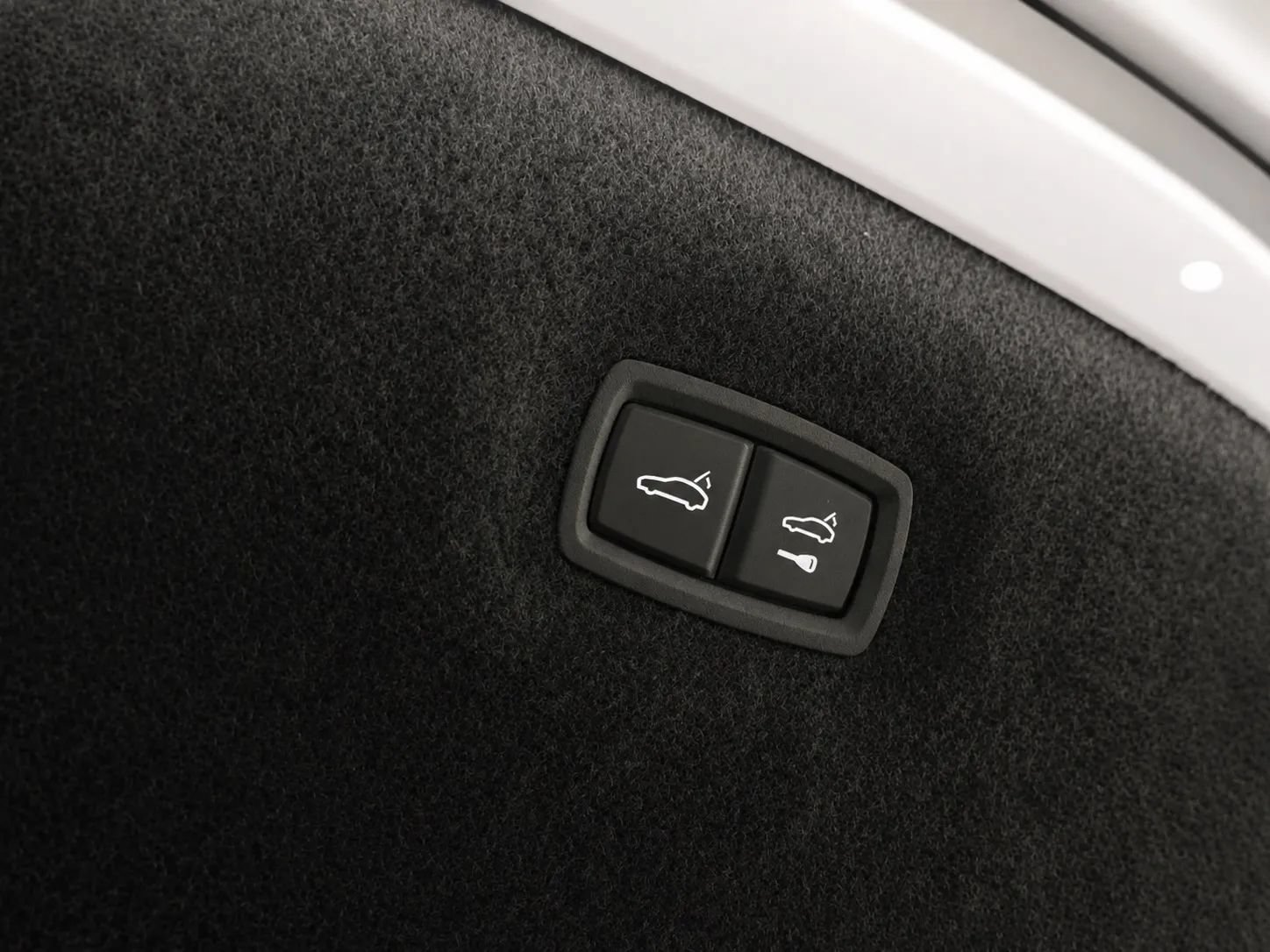 Used 2020 Porsche Taycan Turbo S AWD/4WD image 19