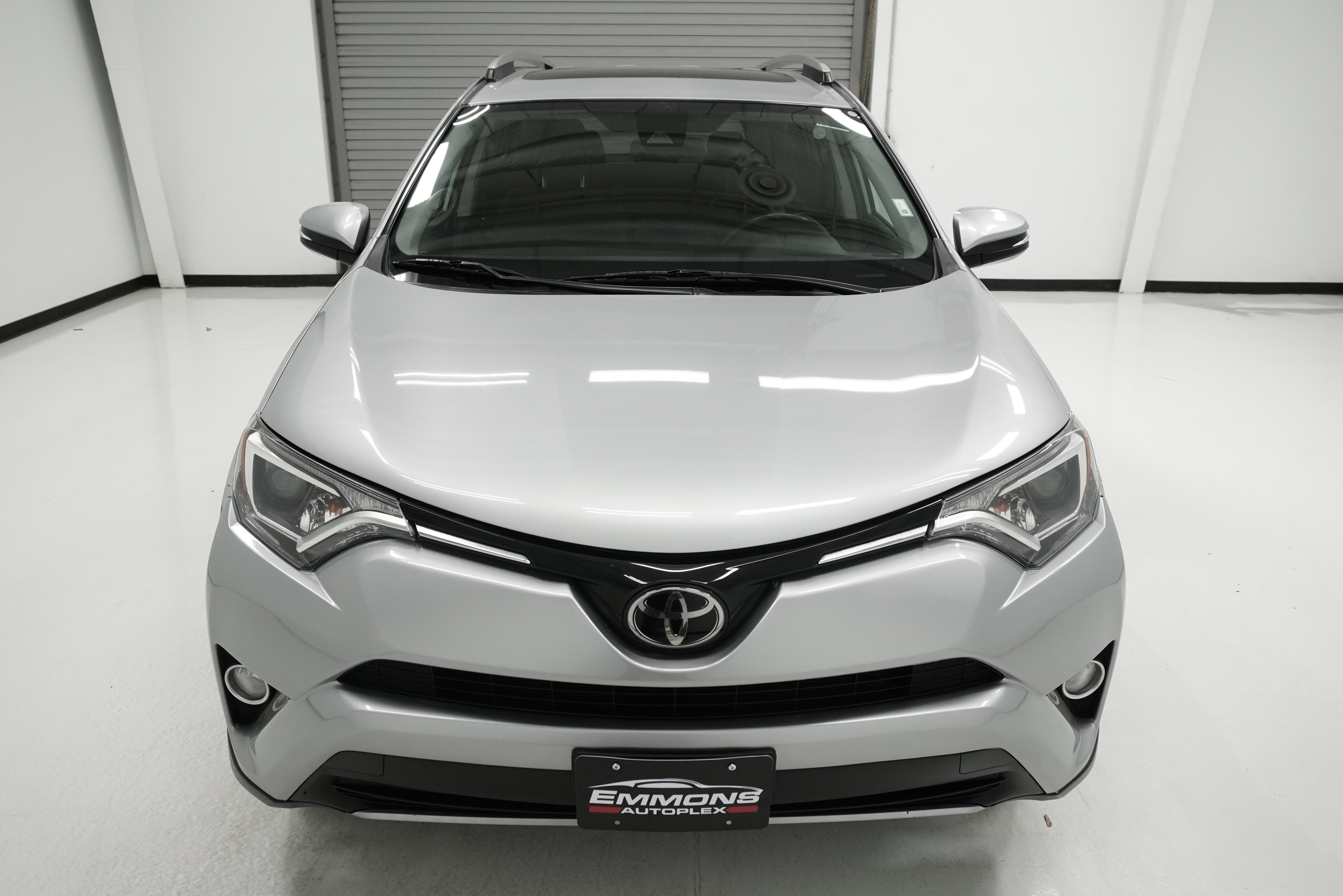 Used 2017 Toyota RAV4 XLE FWD image 2