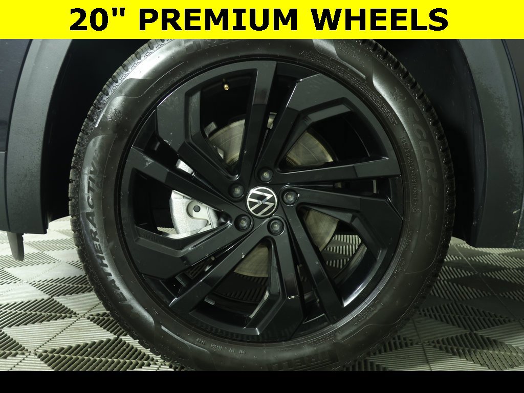 Used 2022 Volkswagen Atlas SE w/ Black Wheel Package image 5