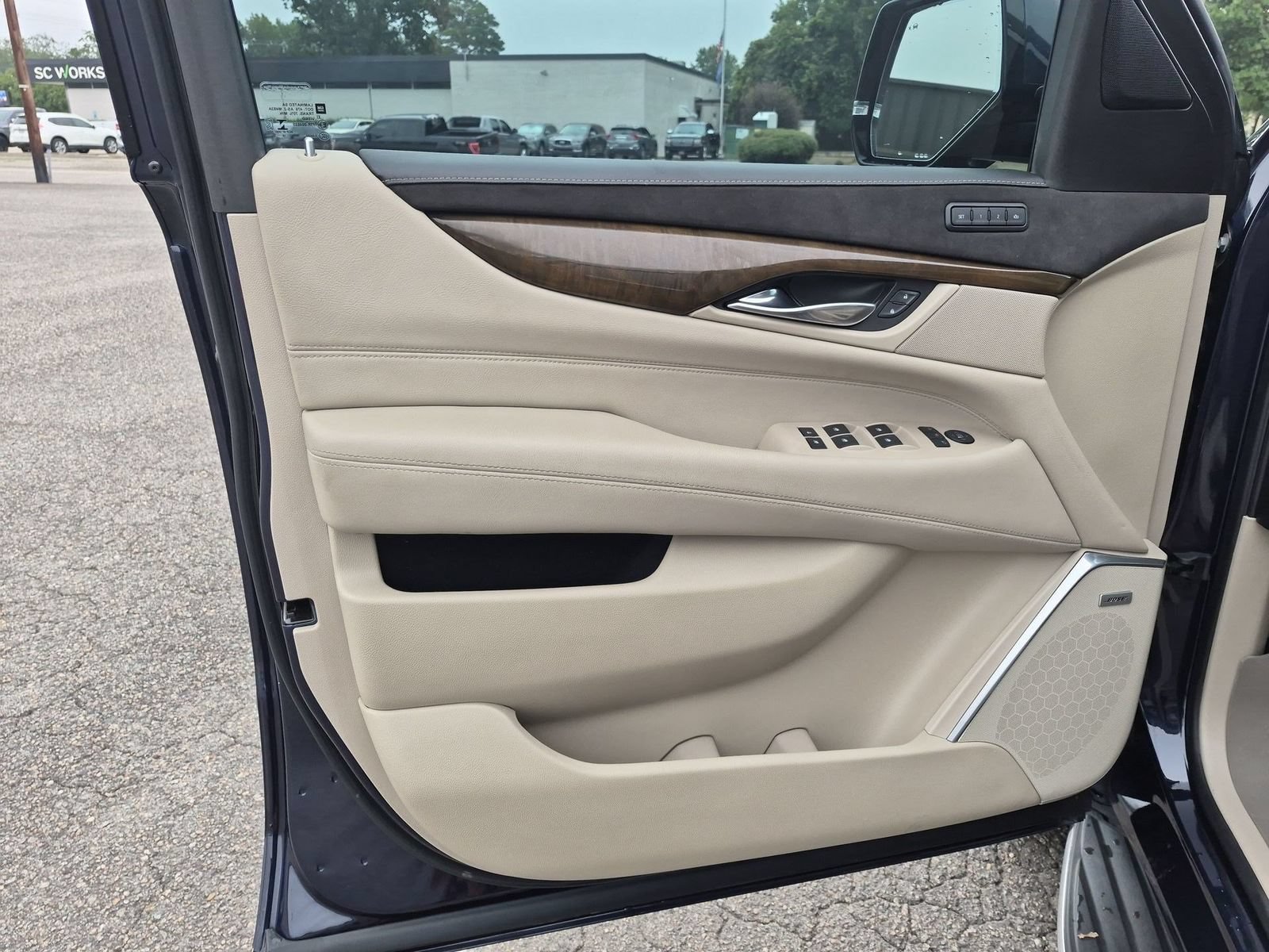 Certified 2019 Cadillac Escalade Luxury RWD image 23