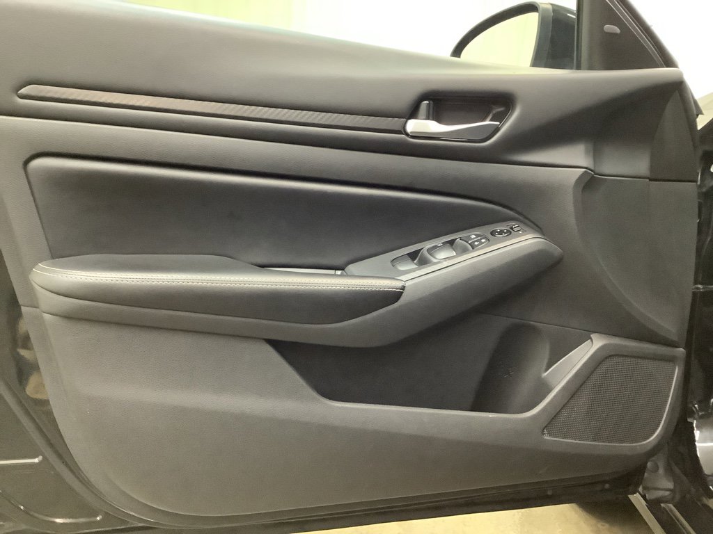 Used 2024 Nissan Altima 2.5 SV image 12